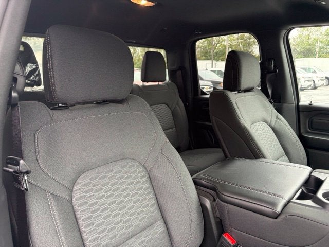 2027 RAM Ram 1500 RAM 1500 TRADESMAN QUAD CAB 4X4 6'4' BOX