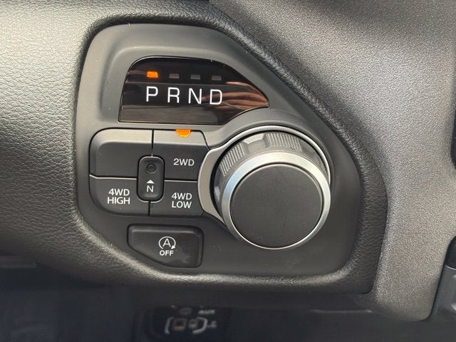 2027 RAM Ram 1500 RAM 1500 TRADESMAN QUAD CAB 4X4 6'4' BOX