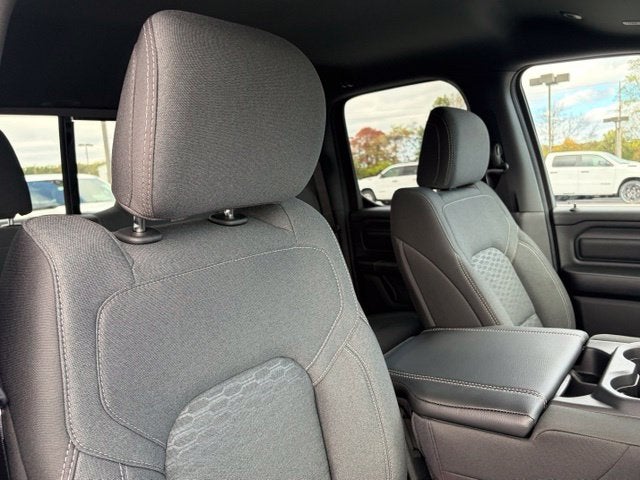 2027 RAM Ram 1500 RAM 1500 TRADESMAN QUAD CAB 4X4 6'4' BOX