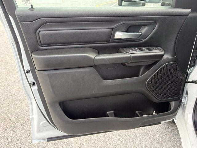 2027 RAM Ram 1500 RAM 1500 TRADESMAN QUAD CAB 4X4 6'4' BOX