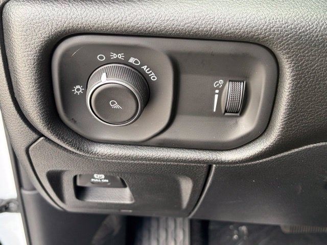 2027 RAM Ram 1500 RAM 1500 TRADESMAN QUAD CAB 4X4 6'4' BOX