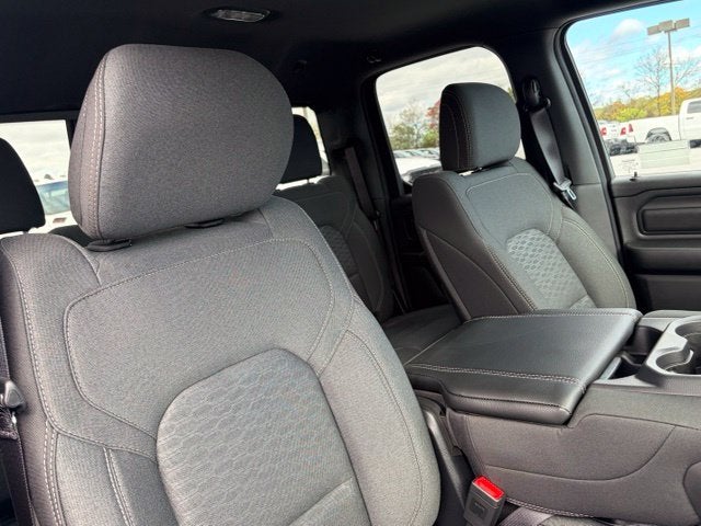 2027 RAM Ram 1500 RAM 1500 TRADESMAN QUAD CAB 4X4 6'4' BOX