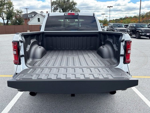 2027 RAM Ram 1500 RAM 1500 TRADESMAN QUAD CAB 4X4 6'4' BOX