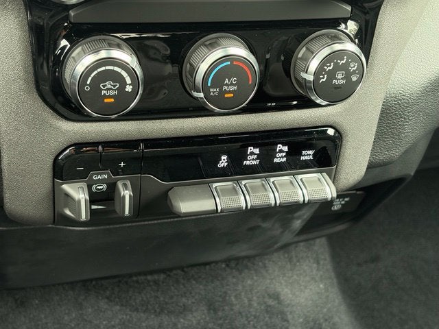 2027 RAM Ram 1500 RAM 1500 TRADESMAN CREW CAB 4X4 5'7' BOX