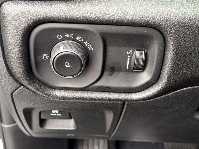 2027 RAM Ram 1500 RAM 1500 TRADESMAN CREW CAB 4X4 5'7' BOX