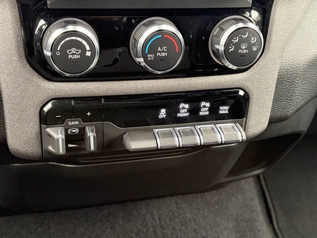 2025 RAM 1500 Tradesman Crew Cab 4x4 5'7' Box