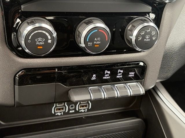 2026 RAM Ram 1500 RAM 1500 EXPRESS CREW CAB 4X4 5'7' BOX