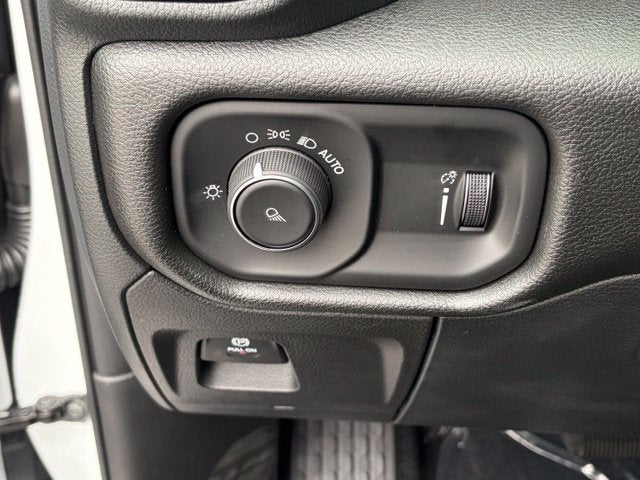 2027 RAM Ram 1500 RAM 1500 TRADESMAN CREW CAB 4X4 5'7' BOX