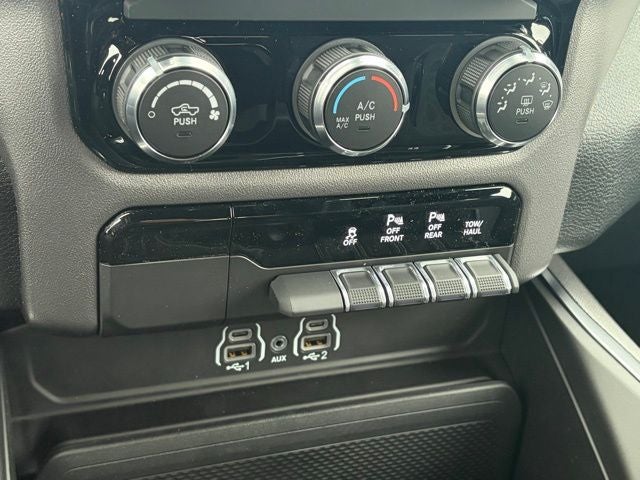 2026 RAM Ram 1500 RAM 1500 EXPRESS CREW CAB 4X4 5'7' BOX