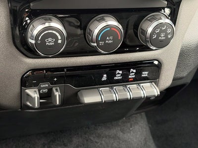 2027 RAM Ram 1500 RAM 1500 TRADESMAN CREW CAB 4X4 6'4' BOX