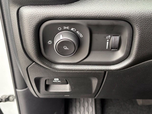 2027 RAM Ram 1500 RAM 1500 TRADESMAN CREW CAB 4X4 6'4' BOX