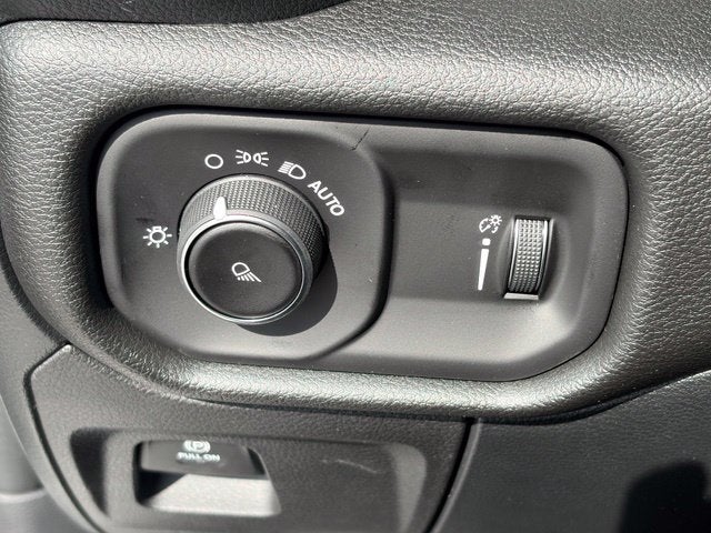 2027 RAM Ram 1500 RAM 1500 TRADESMAN CREW CAB 4X4 6'4' BOX
