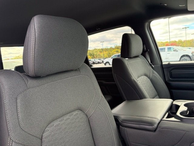2027 RAM Ram 1500 RAM 1500 TRADESMAN CREW CAB 4X4 6'4' BOX