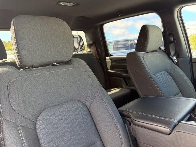 2027 RAM Ram 1500 RAM 1500 TRADESMAN CREW CAB 4X4 6'4' BOX