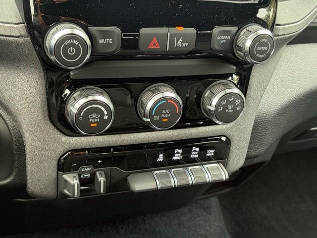 2027 RAM Ram 1500 RAM 1500 TRADESMAN CREW CAB 4X4 6'4' BOX
