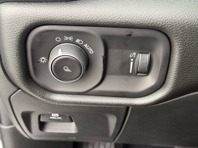 2027 RAM Ram 1500 RAM 1500 TRADESMAN CREW CAB 4X4 6'4' BOX
