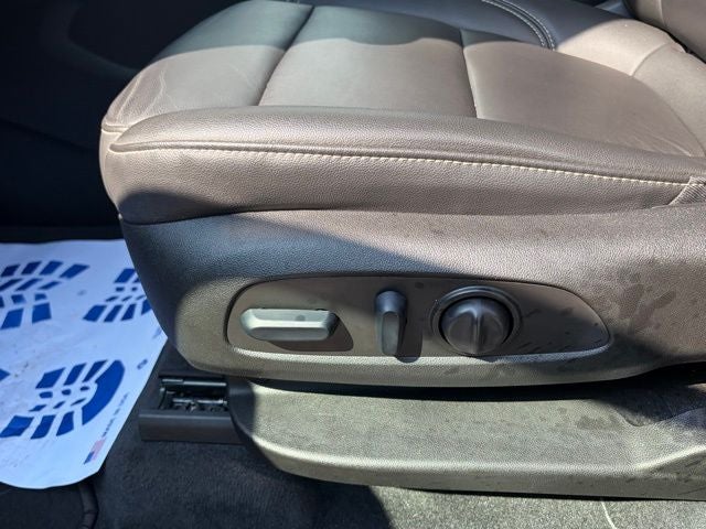 2023 Chevrolet Traverse FWD LT Leather
