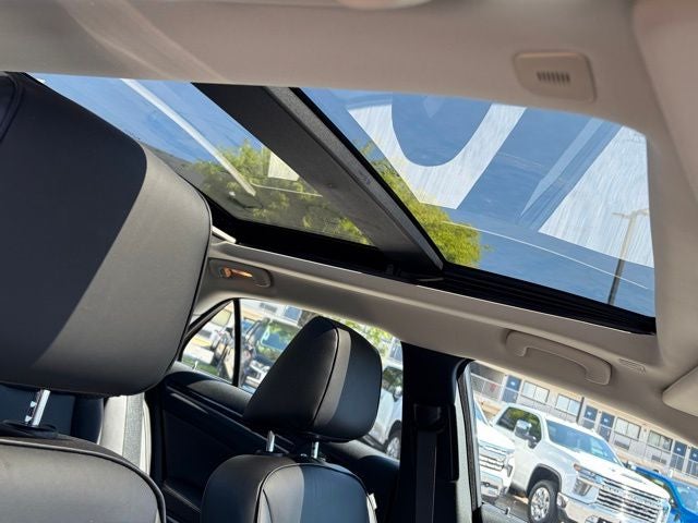 2023 Chrysler 300 Touring L