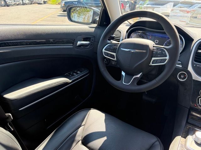 2023 Chrysler 300 Touring L