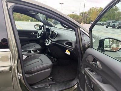 2027 Chrysler Pacifica PACIFICA SELECT