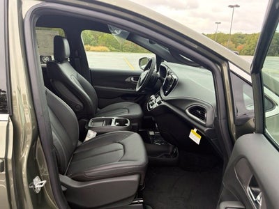 2027 Chrysler Pacifica PACIFICA SELECT