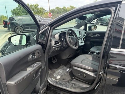 2027 Chrysler Pacifica PACIFICA SELECT