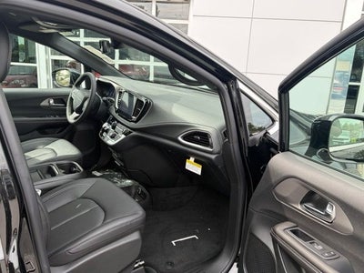 2027 Chrysler Pacifica PACIFICA SELECT
