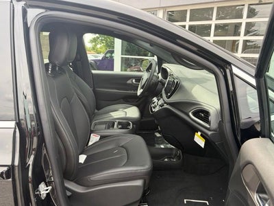 2027 Chrysler Pacifica PACIFICA SELECT