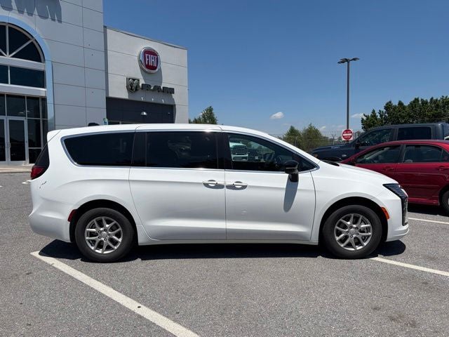 2027 Chrysler Pacifica PACIFICA SELECT