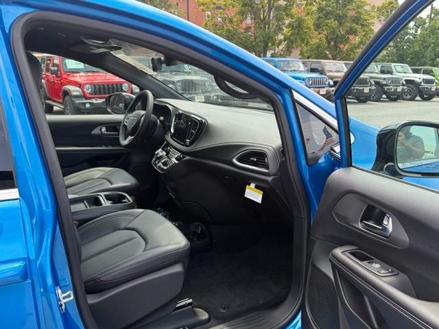 2027 Chrysler Pacifica PACIFICA SELECT