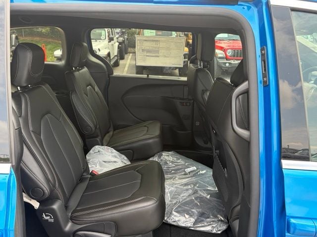 2027 Chrysler Pacifica PACIFICA SELECT