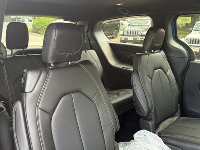 2027 Chrysler Pacifica PACIFICA SELECT