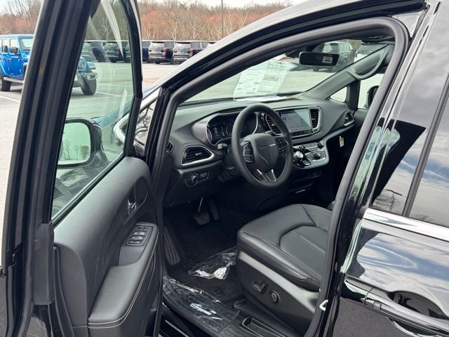 2026 Chrysler Voyager VOYAGER LX