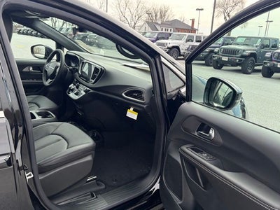 2026 Chrysler Voyager VOYAGER LX