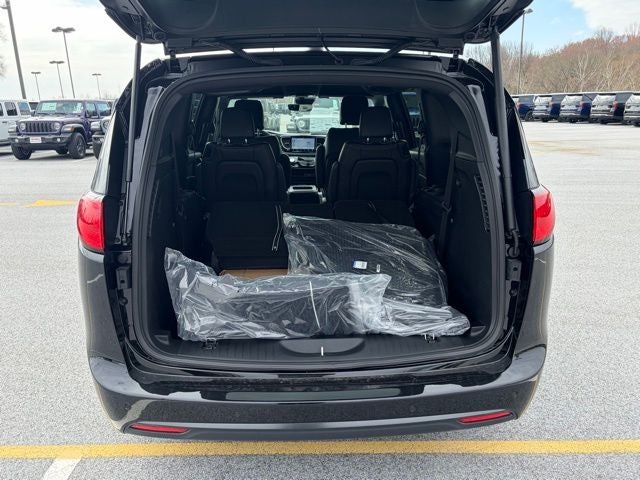 2026 Chrysler Voyager VOYAGER LX