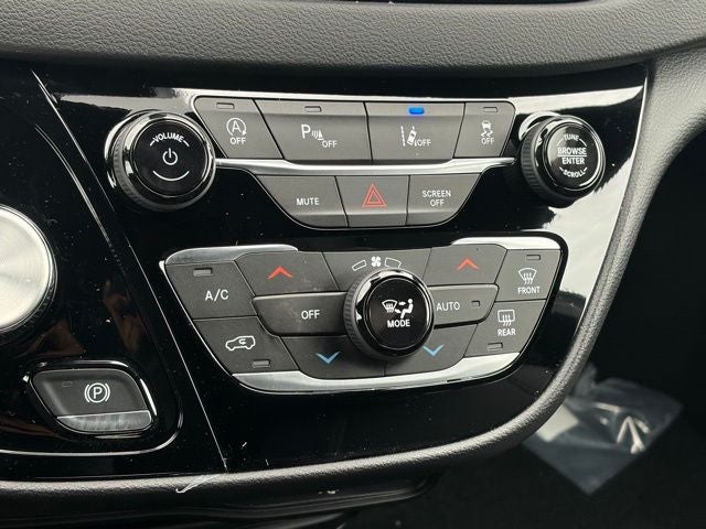 2026 Chrysler Voyager VOYAGER LX