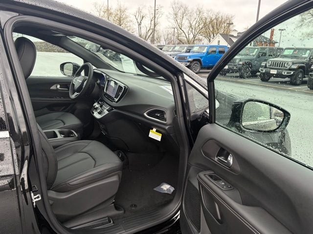 2026 Chrysler Voyager VOYAGER LX