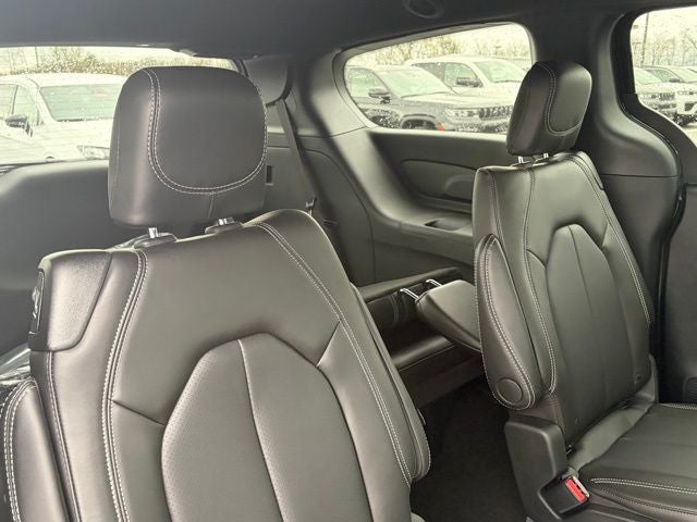 2026 Chrysler Voyager VOYAGER LX