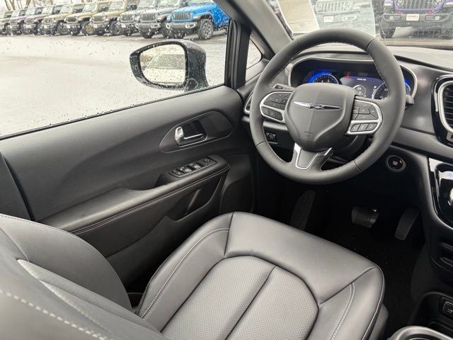 2026 Chrysler Voyager VOYAGER LX