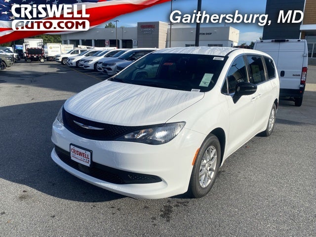 2026 Chrysler Voyager LX's photo