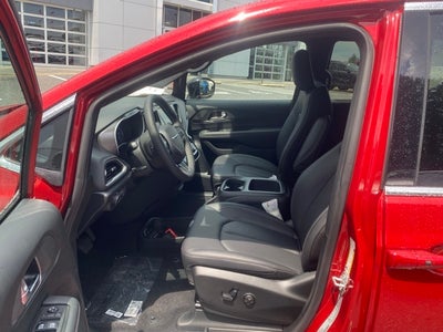 2026 Chrysler Voyager VOYAGER LX