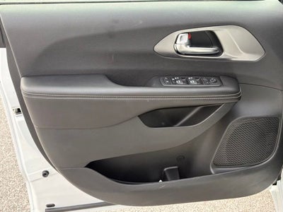 2026 Chrysler Voyager VOYAGER LX