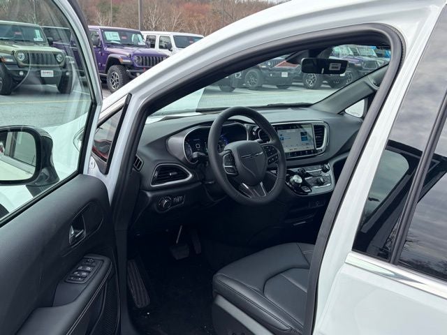 2026 Chrysler Voyager VOYAGER LX