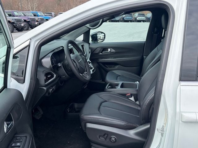 2026 Chrysler Voyager VOYAGER LX