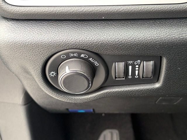 2026 Chrysler Voyager VOYAGER LX