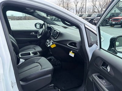 2026 Chrysler Voyager VOYAGER LX