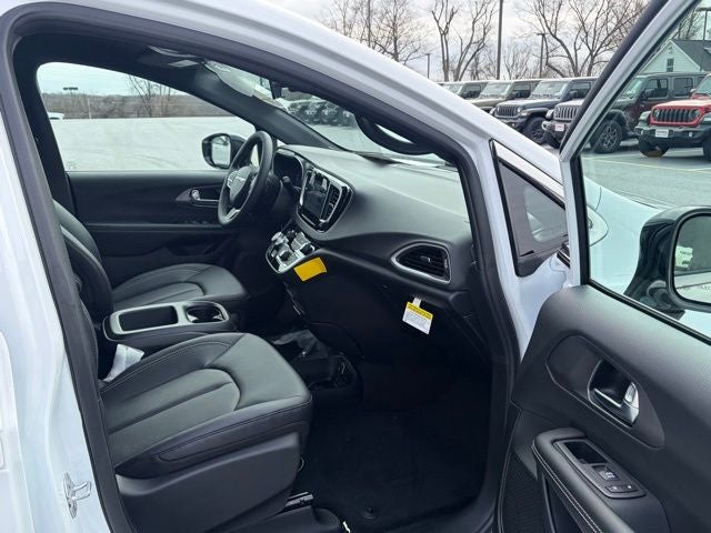 2026 Chrysler Voyager VOYAGER LX