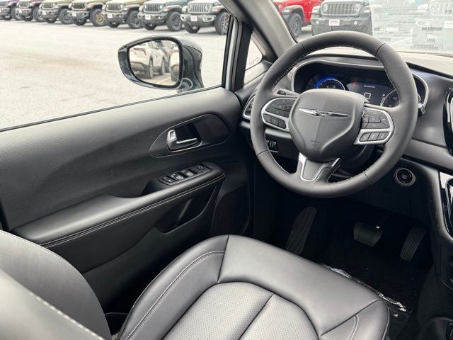 2026 Chrysler Voyager VOYAGER LX