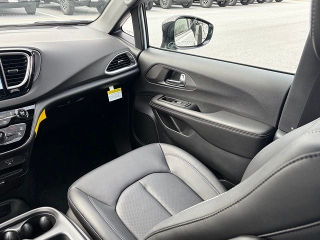 2026 Chrysler Voyager VOYAGER LX