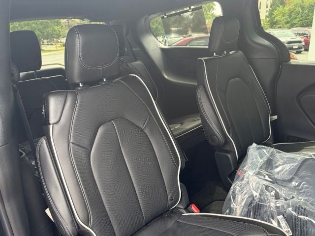 2027 Chrysler Pacifica PACIFICA LIMITED